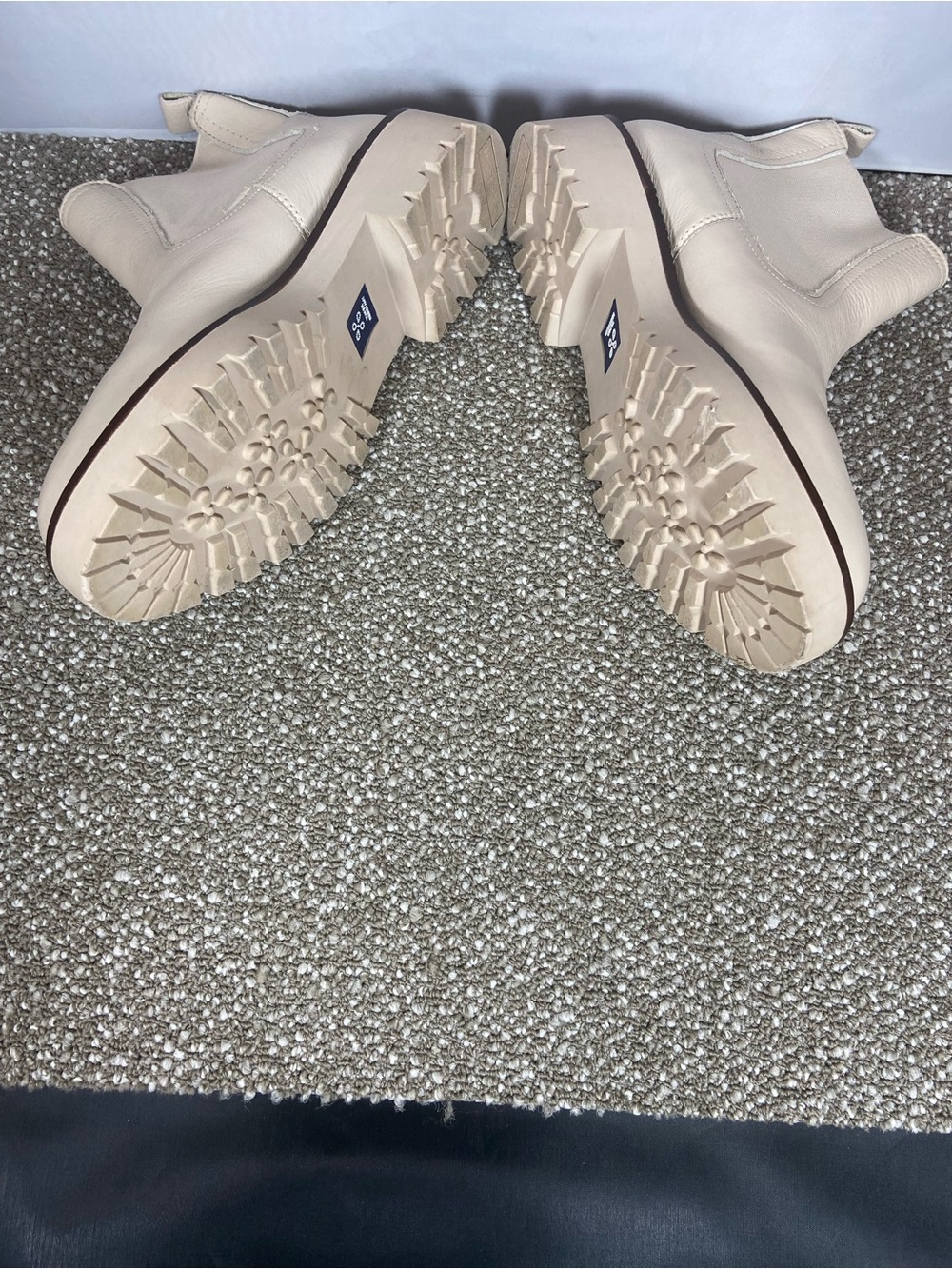 Caslon Miller Boots/Shoes Color Cream Sizes 9. Chunky, Chelsea Boots, Ankle. - Picture 4 of 7